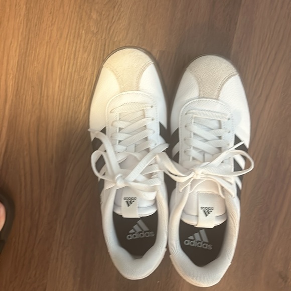 Men’s  size 7 / women’s 9 Adidas tennis shoes fits a women size 9 - Picture 6 of 11